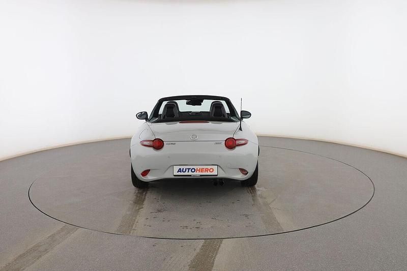 Usado Mazda MX5 Luxury 130 CV (95 kW) 2016 Gris Descapotable
