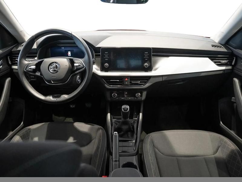 Usado Skoda Kamiq Ambition 95 CV (69 kW) 2022 Rojo SUV