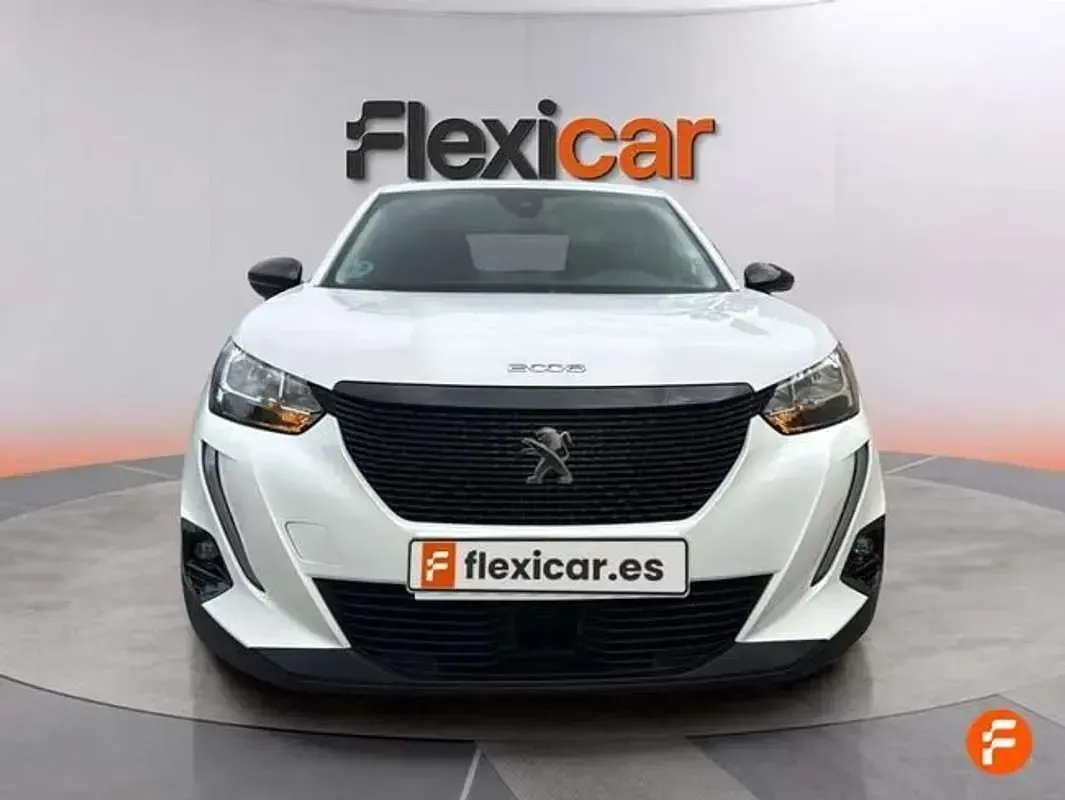 Usado Peugeot 2008 Active 110 CV (80 kW) 2022 Blanco SUV