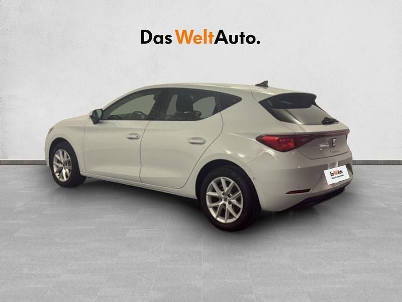 Usado Seat Leon Style 110 CV (80 kW) 2024 Blanco