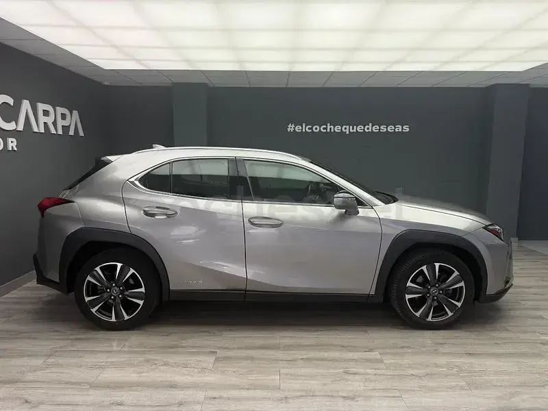 Usado Lexus UX 184 CV (135 kW) 2022 Beige SUV