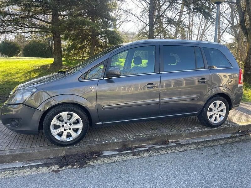 Usado Opel Zafira 110 CV (80 kW) 2010 Gris / plata Monovolumen