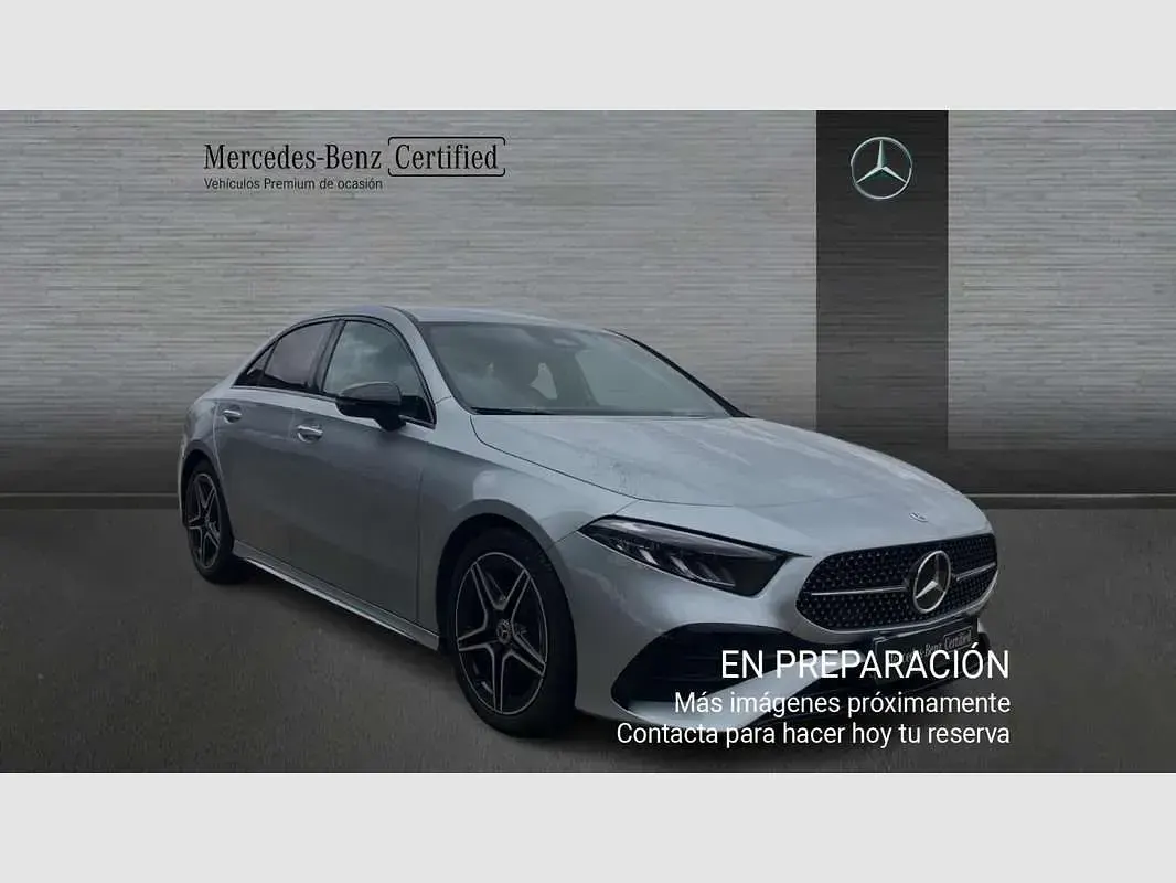 Usado Mercedes A180 116 CV (85 kW) 2025 Plateado Berlina