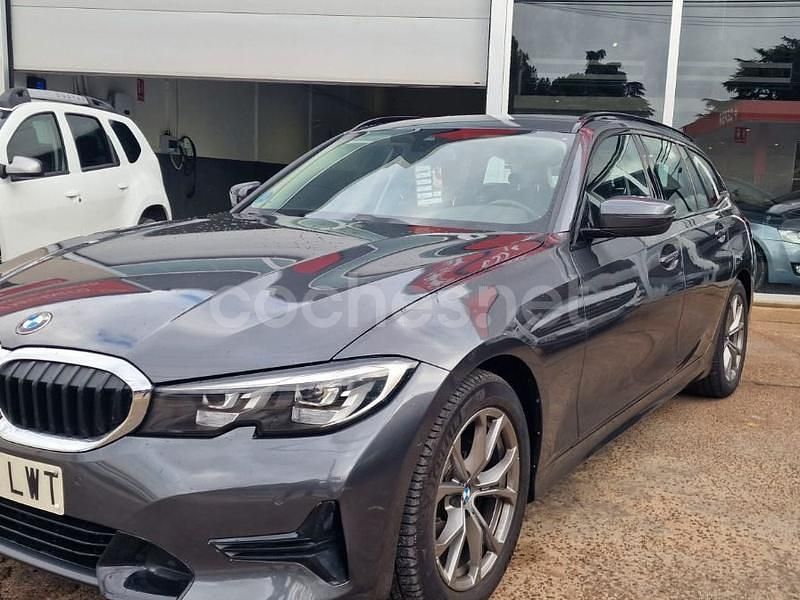 Usado BMW 318 Sport Line 150 CV (110 kW) 2022 Negro Familiar