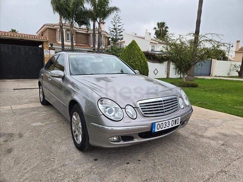 Usado Mercedes E280 Avantgarde 190 CV (139 kW) 2006 Gris / plata Berlina