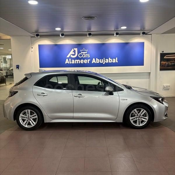 Usado Toyota Corolla Active 122 CV (89 kW) 2021 Gris / plata Berlina