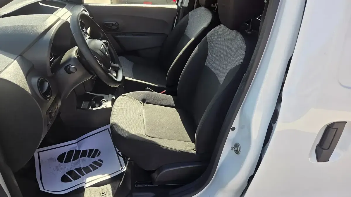 Usado Dacia Dokker Essentiel 107 CV (78 kW) 2020 Blanco Monovolumen
