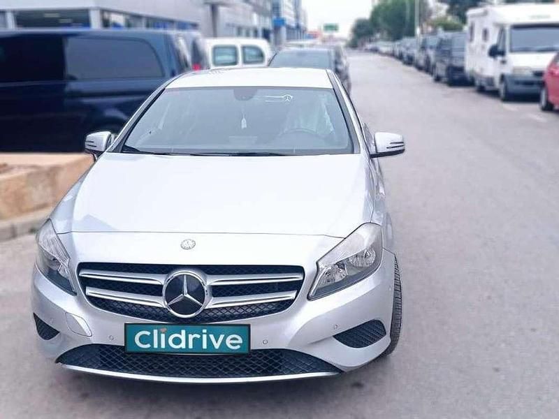 Usado Mercedes A180 Style 109 CV (80 kW) 2013 Gris Utilitario