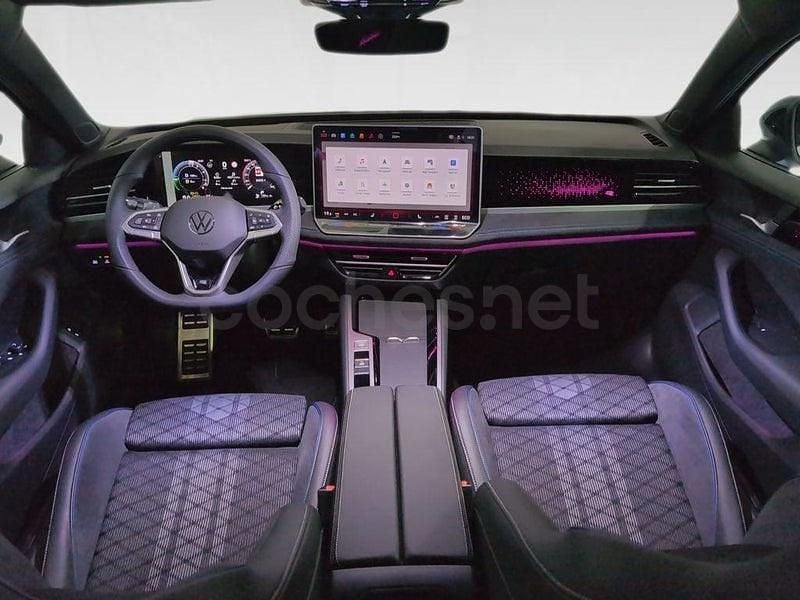 Usado VW Passat R-line 272 CV (200 kW) 2025 Gris / plata Familiar