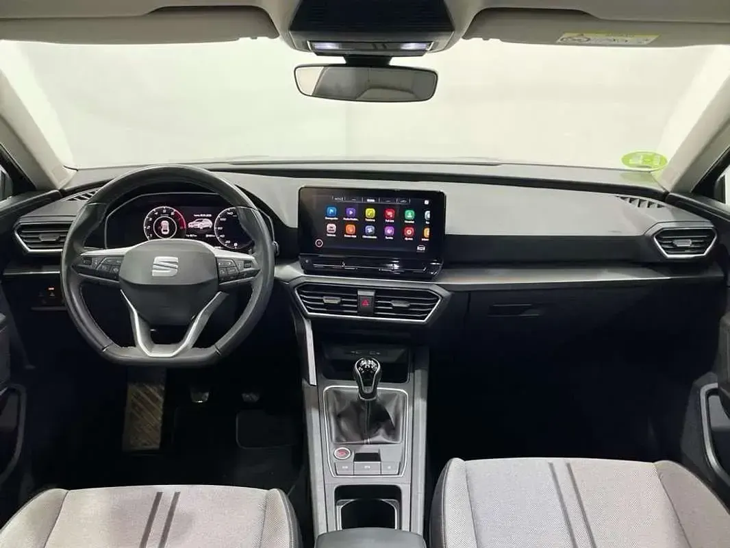 Usado Seat Leon ST Style 131 CV (96 kW) 2022 Negro Familiar