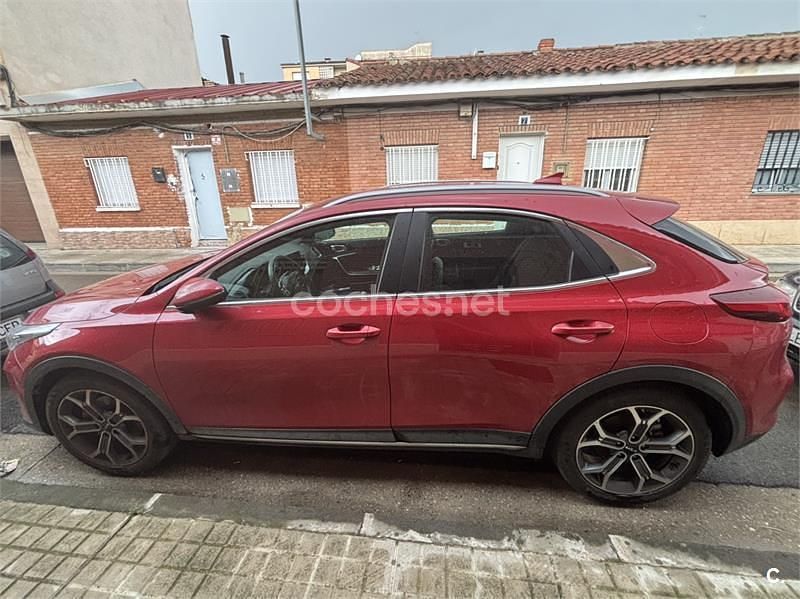 Usado Kia XCeed 160 CV (117 kW) 2022 Granate SUV