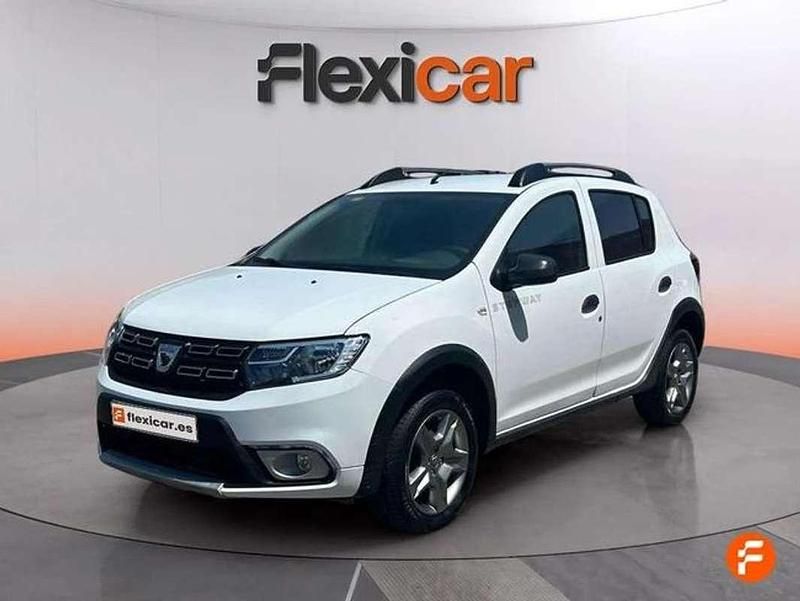 Usado Dacia Sandero Comfort 90 CV (66 kW) 2018 Blanco Utilitario