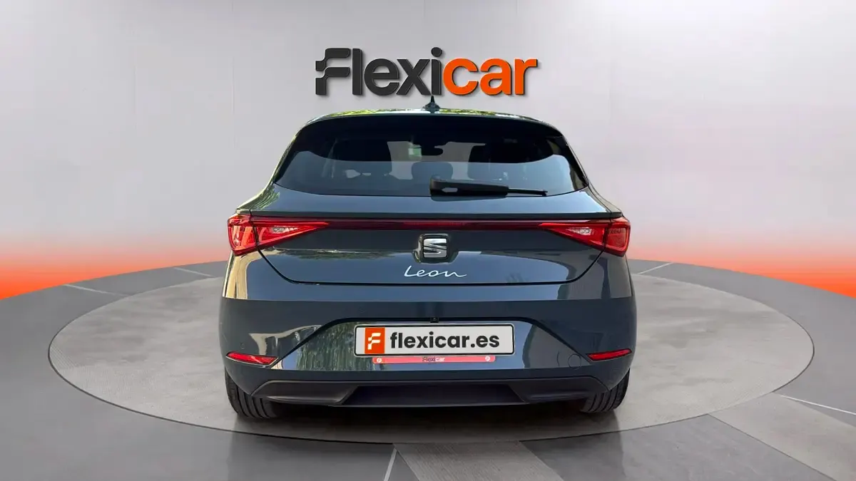 Usado Seat Leon Style 116 CV (85 kW) 2025 Gris Berlina