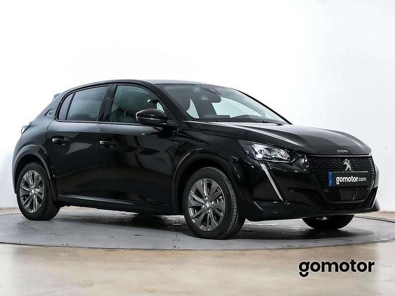 Usado Peugeot e-208 Allure 100 kW (136 CV) 2023 Negro Utilitario