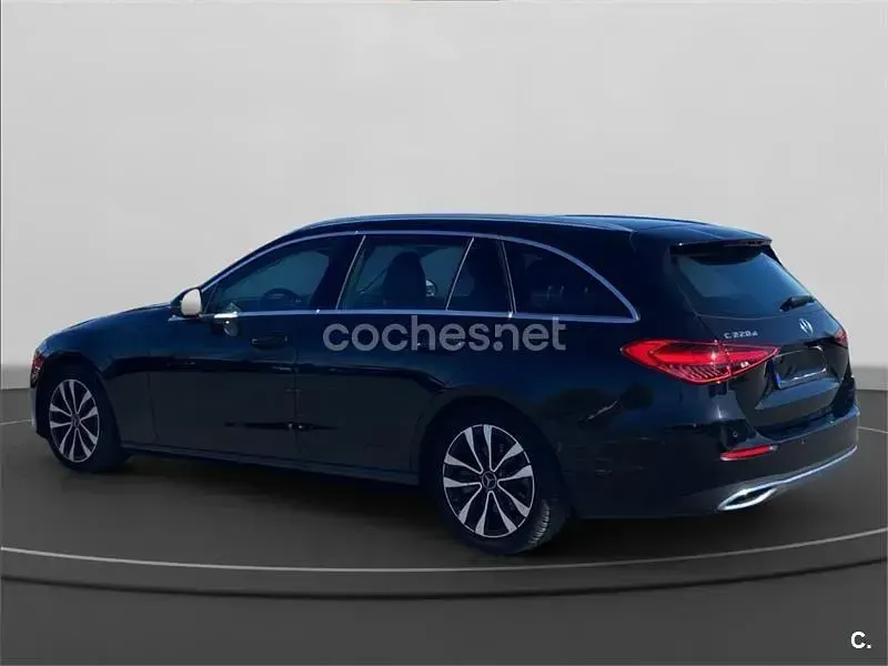 Usado Mercedes C220 200 CV (147 kW) 2022 Negro Familiar