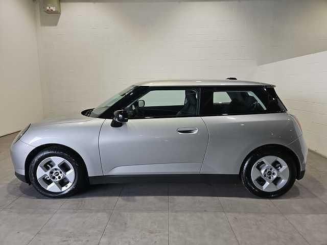 Usado Mini Cooper SE 160 kW (218 CV) 2024 Gris plata Utilitario