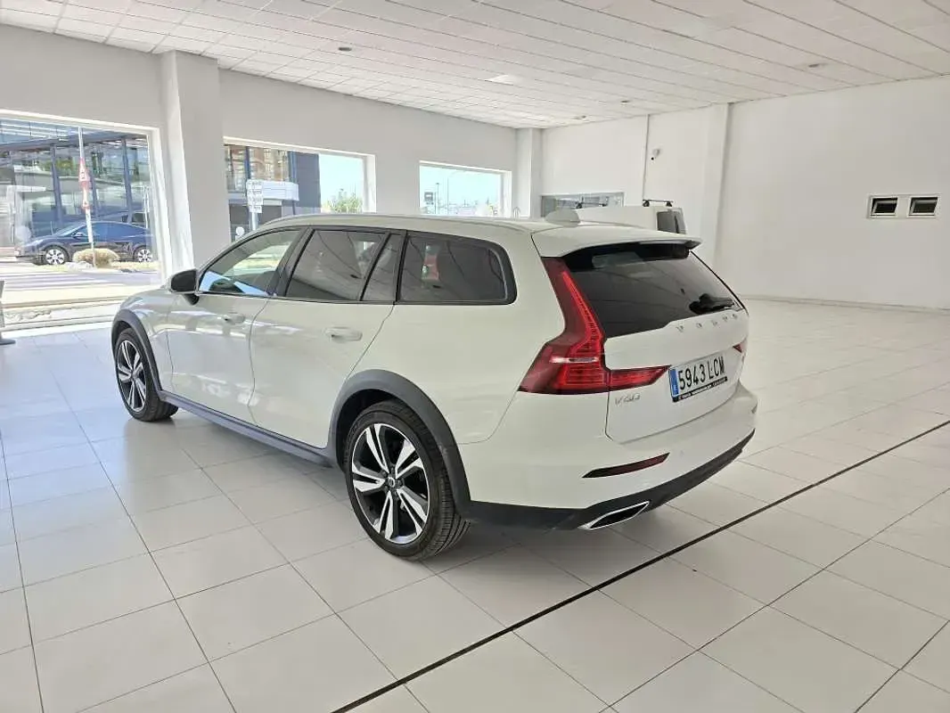 Usado Volvo V60 CC Pro 190 CV (139 kW) 2020 Blanco Familiar