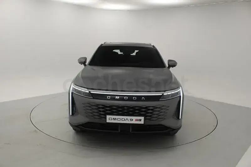 Usado Omoda 9 537 CV (394 kW) 2025 Gris / plata SUV