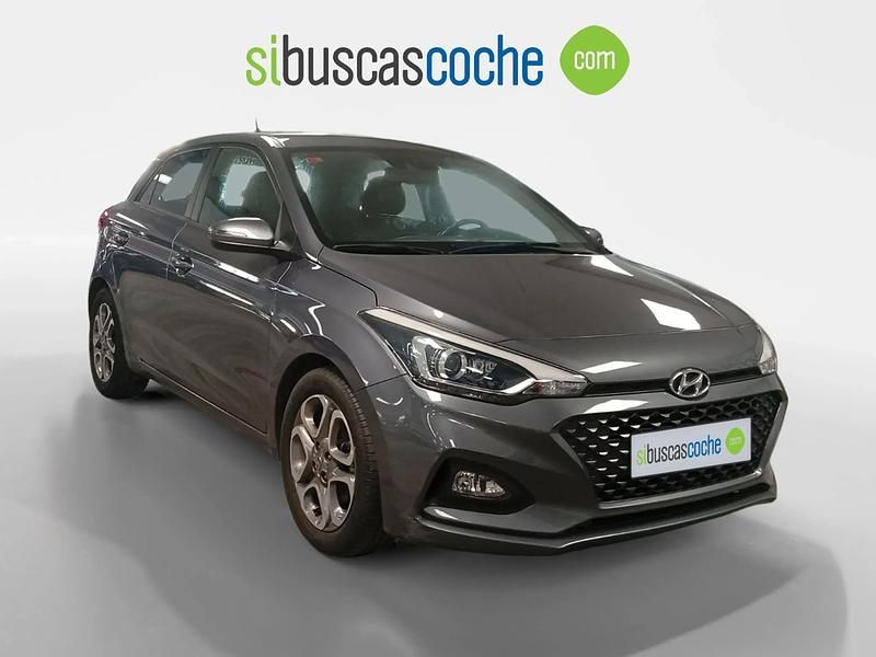 Usado Hyundai i20 110 CV (80 kW) 2019 Gris/plata Utilitario