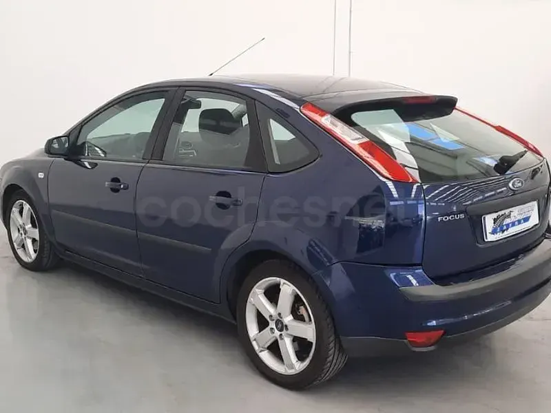 Usado Ford Focus Sport 115 CV (84 kW) 2005 Azul Berlina