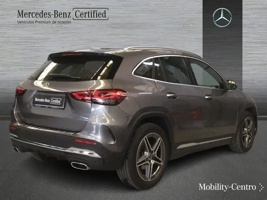 Usado Mercedes GLA180 AMG line 136 CV (100 kW) 2022 Mountaingrau  met. SUV