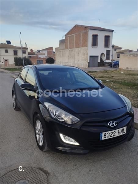 Usado Hyundai i30 110 CV (80 kW) 2013 Negro Berlina