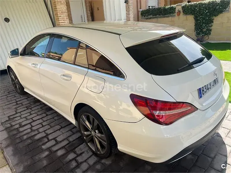 Usado Mercedes CLA200 Shooting Brake Urban 136 CV (100 kW) 2017 Blanco Familiar