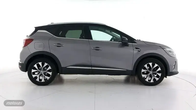 Usado Renault Captur Techno 90 CV (66 kW) 2024 Gris SUV
