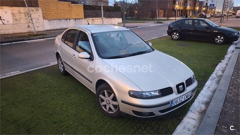 Usado Seat Toledo Sport 110 CV (80 kW) 2003 Beige Berlina