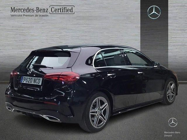 Usado Mercedes A180 AMG line 136 CV (100 kW) 2025 Negro noche