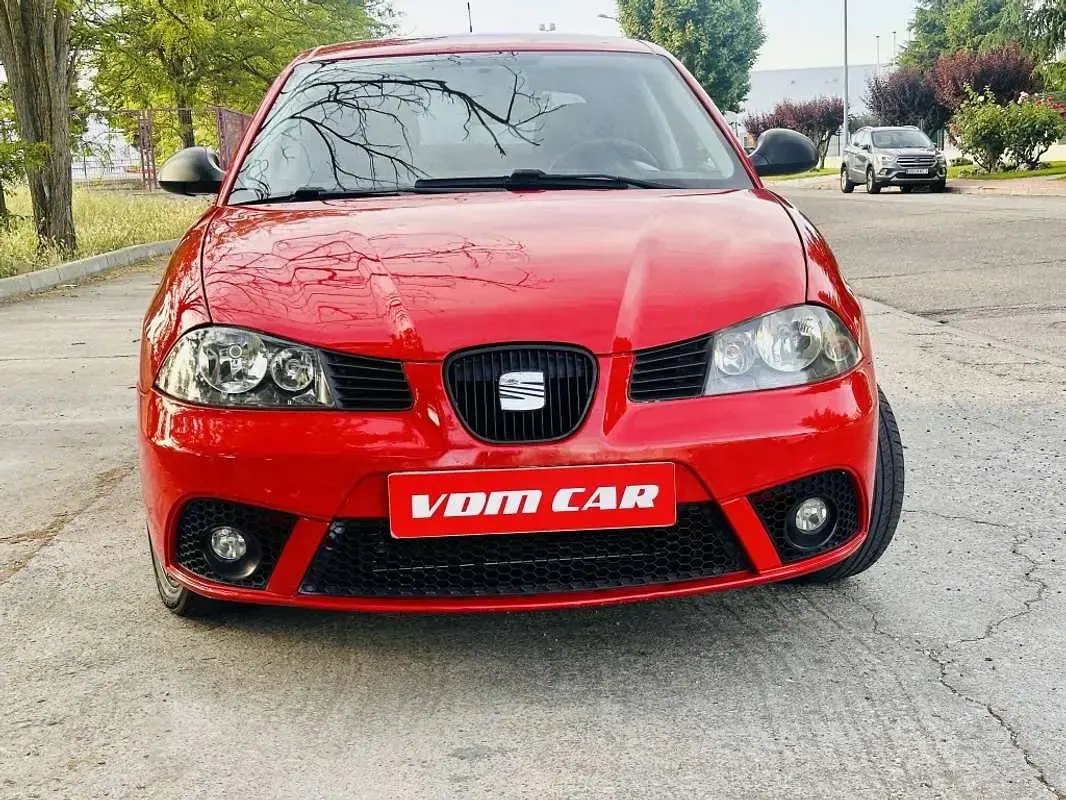 Usado Seat Ibiza 86 CV (63 kW) 2008 Rojo Utilitario