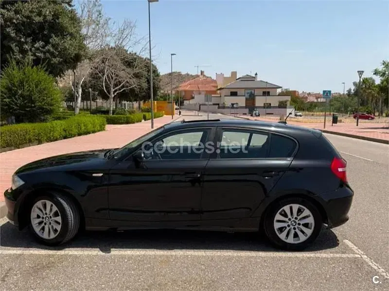 Usado BMW 118 129 CV (94 kW) 2008 Negro Utilitario