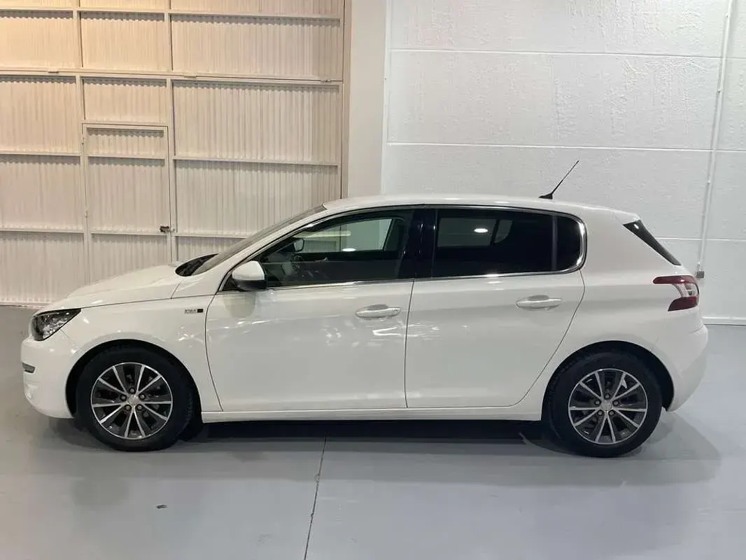 Usado Peugeot 308 Style 99 CV (72 kW) 2015 Blanco Utilitario