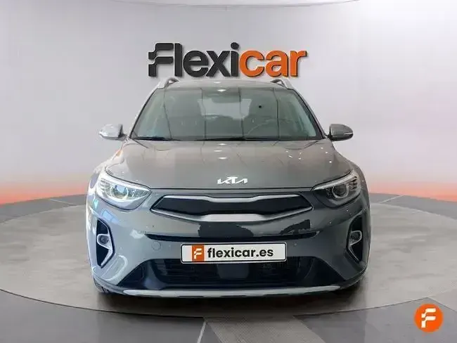 Usado Kia Stonic 100 CV (73 kW) 2024 Gris SUV
