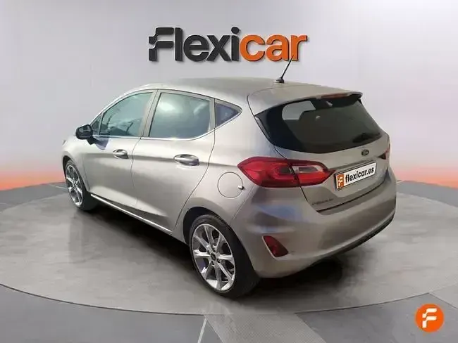 Usado Ford Fiesta Titanium 85 CV (62 kW) 2017 Gris Utilitario