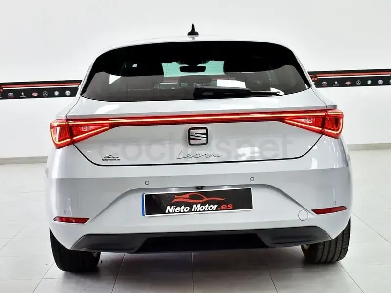 Usado Seat Leon XCELLENCE 150 CV (110 kW) 2022 Gris / plata Berlina