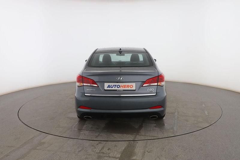 Usado Hyundai i40 115 CV (84 kW) 2018 Gris Berlina