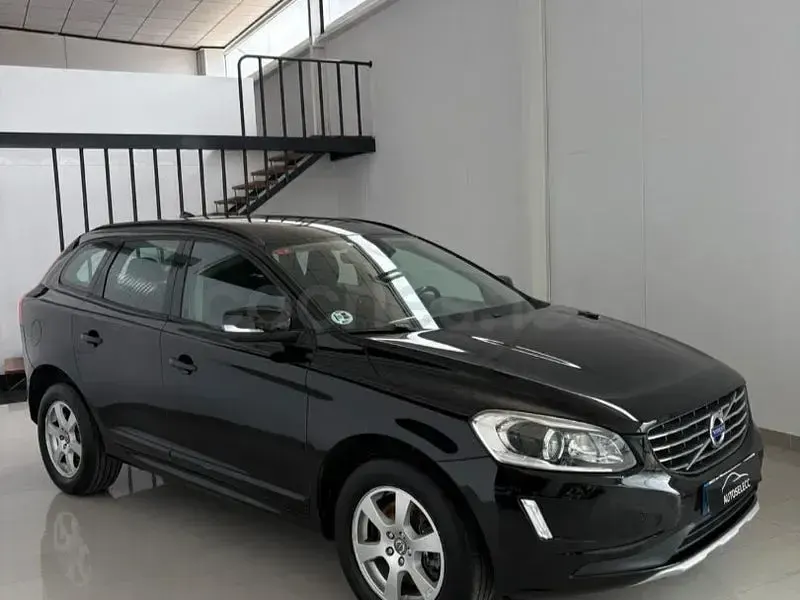 Usado Volvo XC60 Kinetic 136 CV (100 kW) 2014 Negro SUV