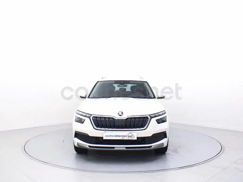 Usado Skoda Kamiq Style 110 CV (80 kW) 2022 Blanco SUV