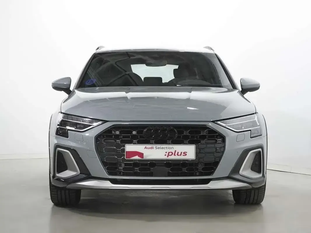 Usado Audi A3 Advanced 205 CV (150 kW) 2025 Gris SUV