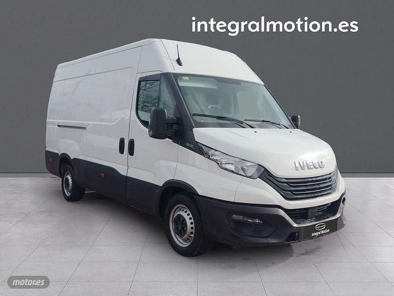 Usado Iveco Daily 156 CV (114 kW) 2023 Blanco Van