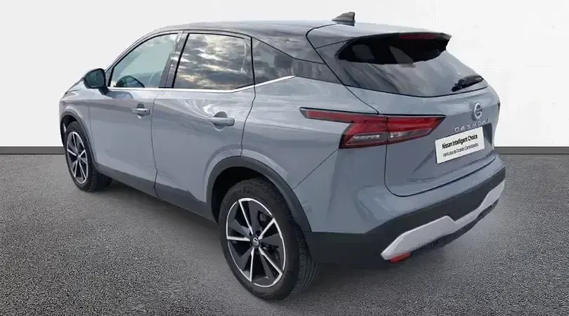 Usado Nissan Qashqai Tekna 158 CV (116 kW) 2022 Katana grey con techo midnight SUV