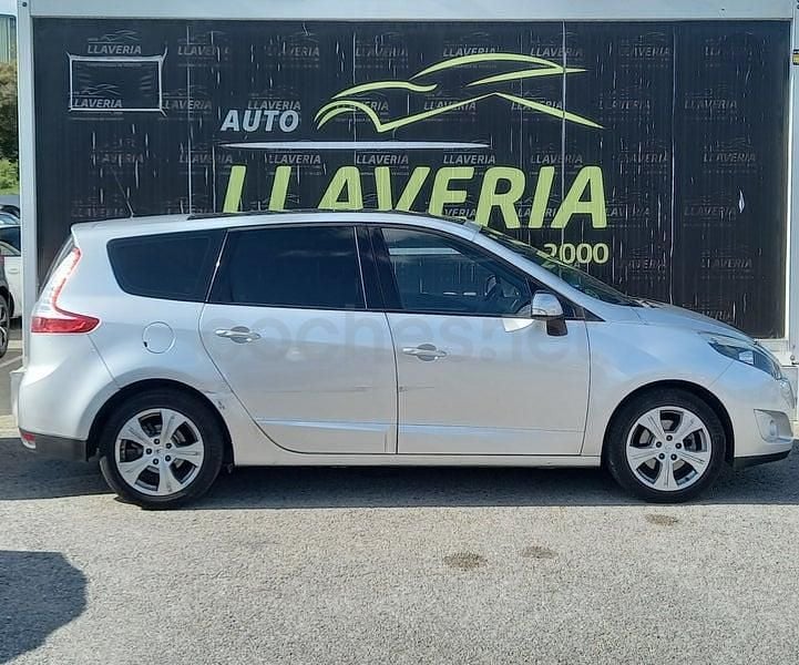 Usado Renault Grand Scénic III Dynamique 130 CV (95 kW) 2009 Gris / plata Monovolumen