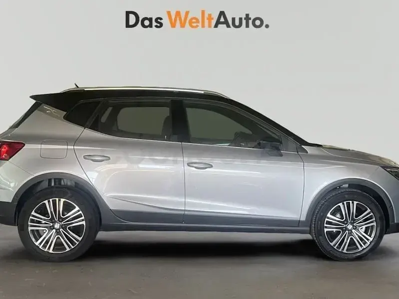 Usado Seat Arona FR 110 CV (80 kW) 2024 Gris / plata SUV