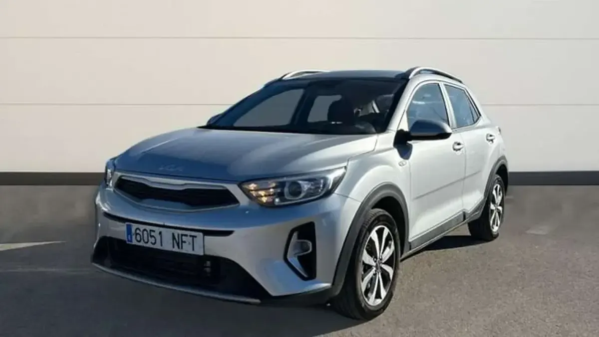 Usado Kia Stonic 101 CV (74 kW) 2025 Plateado SUV