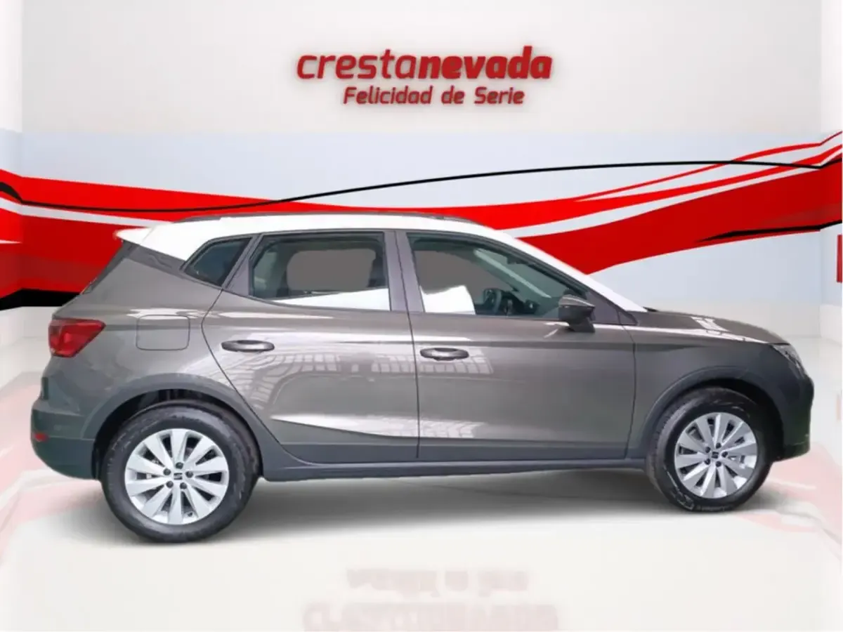 Usado Seat Arona Style 110 CV (80 kW) 2024 Gris SUV
