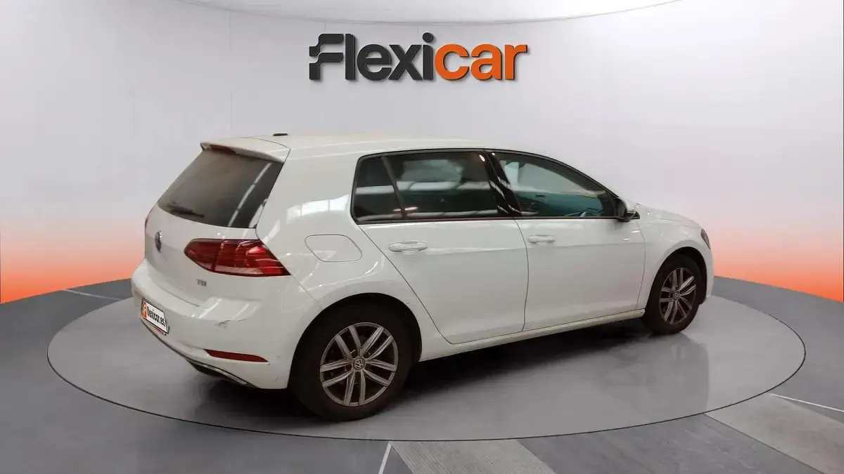 Usado VW Golf VII Advance 125 CV (91 kW) 2017 Blanco Berlina