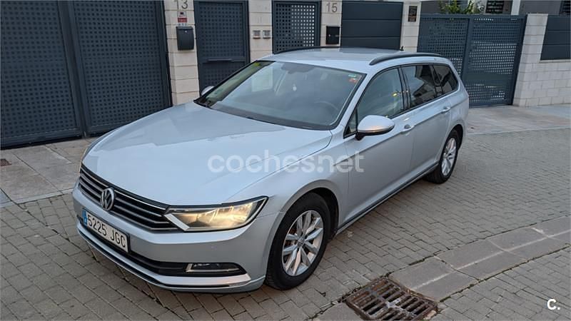 Gris / plata Usado 2015 VW Passat Advance Familiar | 9990 € (Precio justo) - Imagen 1/4