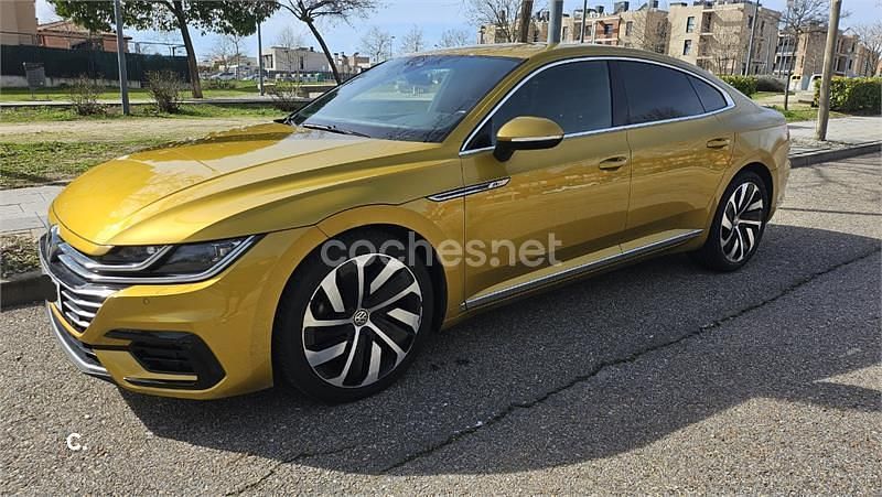 Usado VW Arteon R-line 150 CV (110 kW) 2018 Amarillo Utilitario