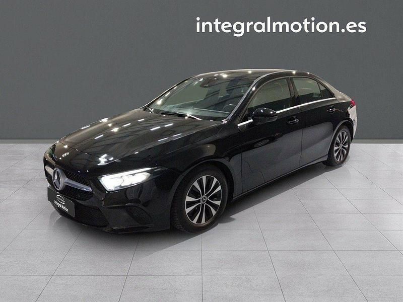 Usado Mercedes A180 116 CV (85 kW) 2020 Negro Berlina